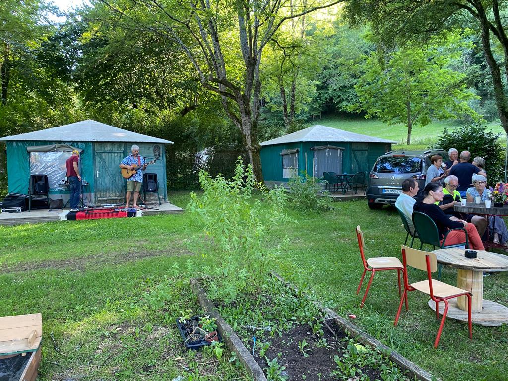 Camping Aspet Restaurant Ginguette Rivière aux papillons